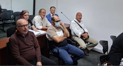 José López y Pablo Schoklender (barbijo)