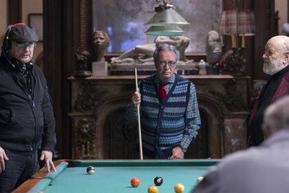 El director en el set, junto a Oscar Martínez y Marcos Mundstock