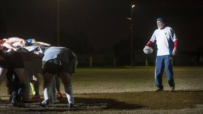 José Luis Albanese en el entrenamiento del equipo de rugby de veteranos de su club de la infancia