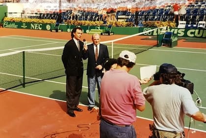 José Luis "Batata" Clerc y Moro en la primera transmisión en español de tenis de ESPN: fue por la serie de Copa Davis entre Estados Unidos y la Argentina, en 1992, en Hawaii