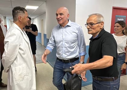 José Luis Espert durante su visita al Hospital Enrique Erill