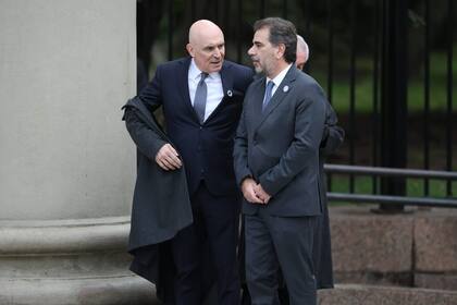 Jose Luis Espert y Cristian Ritondo ingresan a Catedral Metropolitana para el Tedeum del 25 de Mayo.