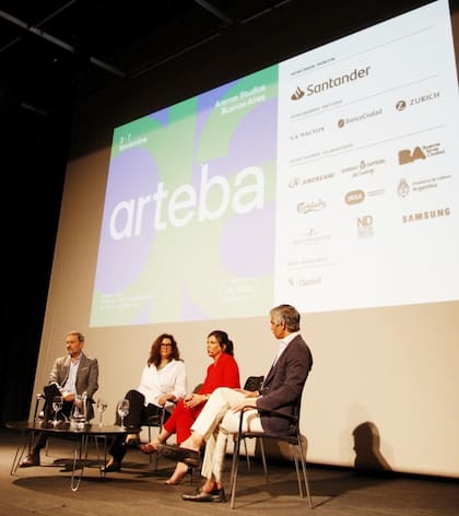 José Luis Lorenzo, Leticia Kabusacki, Larisa Andreani y Eduardo Mallea en el auditorio del Malba