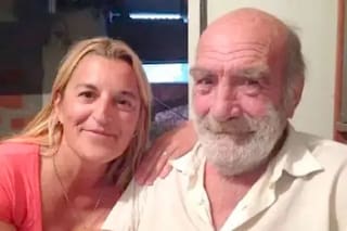 Una mujer acusa a una clínica de pedirle que se llevara las piernas que le habían amputado a su padre: