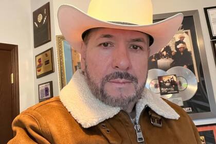 José Luis Terrazas hizo una fuerte comparación con el nazismo (Foto: @joseluisterrazas67)