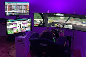 Un fanático de los videojuegos pasó del simulador a la pista real y ya es un campeón increíble