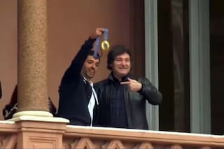 José “Maligno” Torres salió al balcón de la Casa Rosada junto con el presidente Javier Milei