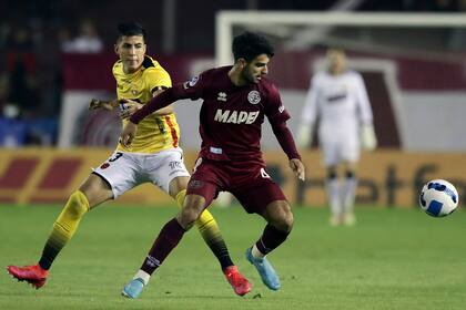 José Manuel López con la camiseta de Lanús