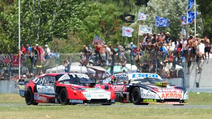 José Manuel Urcera, ganador de la última carrera, y Guillermo Ortelli, el campeón del TC