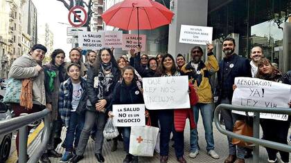 Un reclamo colectivo: Representantes de distintas organizaciones sociales se reunieron para reclamar por la ley el 13 de junio, cuando se llevó a cabo el debate en la Comisión de Salud de Diputado