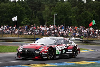 José María Pechito López maneja el Lexus del Akkodis ASP Team; el cordobés, ganador de las 24 Horas de Le Mans en 2021, referente de la tripulación que logró el quinto puesto en la categoría LMGT3