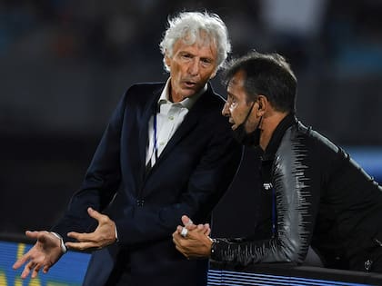 José Pekerman, con Fernando Batista, que lo sucedió en el cargo de técnico de la selección de Venezuela