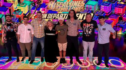 José (primero de izquierda a derecha) junto a los finalistas por el departamento