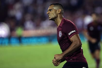 José Sand, el goleador de Lanús, está en negociaciones para renovar el contrato