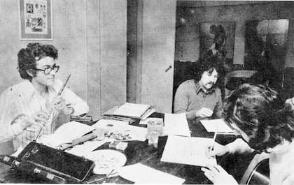 José Tcherkaski (centro) y Piero de Benedictis (izquierda) ensayan, en 1970