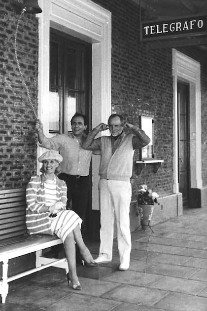 José y Mirtha en el año 1984 en Villa Cañás, lugar donde nacieron, pasaron sus primeros años de vida y siempre recordaron con mucho afecto