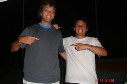 José y Santi, a los 27 cuando después de un partido de tenis empezaban a planear la posibilidad de emprender