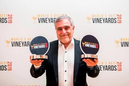 José Zucardi en Londres, al recibir los premios que obtuvo su bodega