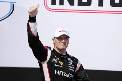 Josef Newgarden ganó las dos carreras del fin de semana en el IndyCar y escaló el segundo puesto en el campeonato