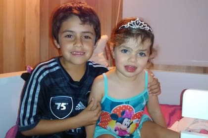 Facundo acompaña los progresos de su hermana y son inseparables
