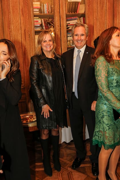 Josefina Dates y el secretario de Finanzas, Pablo Quirno