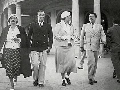  Josefina Dorado, Adolfo Bioy Casares, Victoria Ocampo y Jorge Luis Borges en la Rambla, en 1935