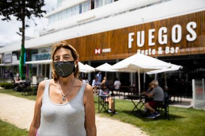 Josefina Gradin es la propietaria del bar Fuegos