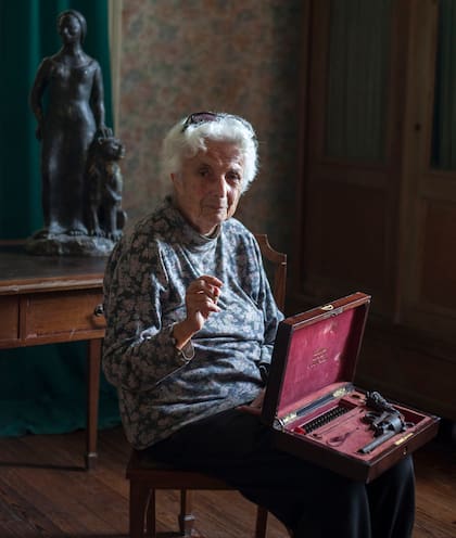 Josefina Guerrero, sobrina nieta de Felicitas y fallecida en 2018, comenzó con las visitas guiadas en su casa para que los visitantes conocieran la célebre historia. En el castillo se ocultó durante años el arma que mató a Felicitas