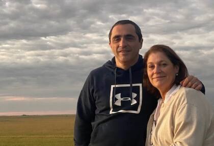 Josefina junto a su marido, Javier, quien en todos los programas la alentó desde la tribuna