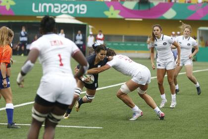 Josefina Padellaro frente a la selección de los Estados Unidos
