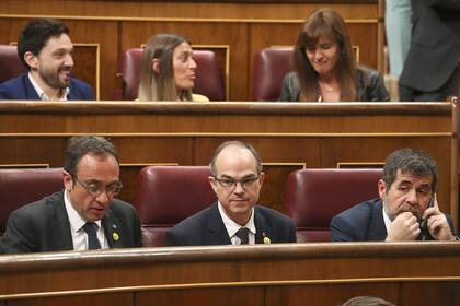 Josep Rull, Jordi Turull y Jordi Sanchez asisten a la primera sesión plenaria y apertura del nuevo Parlamento español en Madrid