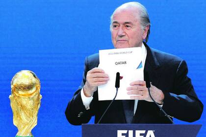 Joseph Blatter al nombrar a Qatar como sede