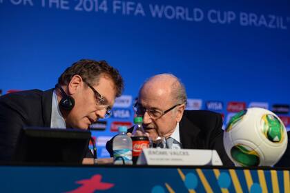Joseph Blatter y Jerome Vlcke, presidente y secretario de FIFA, respectivamente