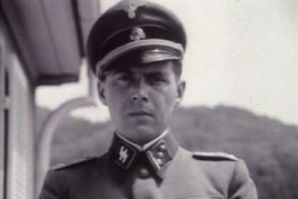 Joseph Mengele, el Ángel de la Muerte, separó a los Ovitz del resto d elos prisioneros del campo de concentración para hacer con ellos todo tipo de crueles experimentos