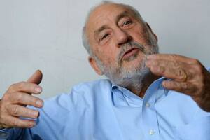 Joseph Stiglitz cree que "hay mucho optimismo irracional, tanto de parte de los prestatarios como de los prestamistas" de Argentina