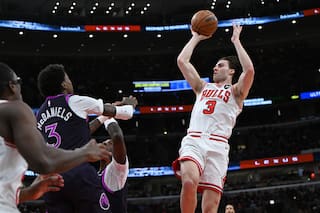 Josh Giddey y Coby White de los Bulls se perderán varios juegos por lesiones