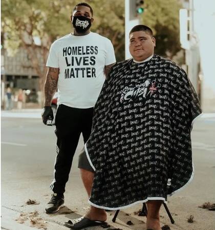 Joshua Santiago es un tiktoker que continuamente documenta los cortes de cabello que realiza