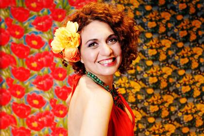 Josi Dias será una de las voces brasileñas que desplegará la magia del carnaval en Notorious este lunes