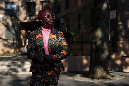 Josiah Esowe, un fotógrafo con sede en Nueva York, posa para una foto en Brooklyn