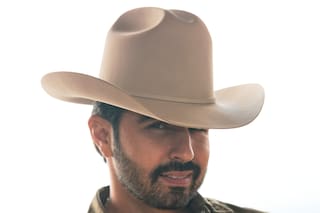 Joss Favela hace crecer su círculo de amigos en “Mis Compas Vol. 2”