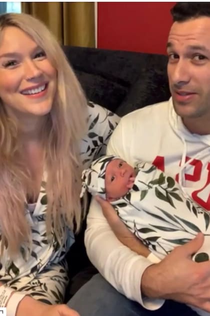 Joss Stone presentó a su hija Violet