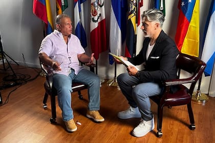 Jota Cardona en Miami, en entrevista con Hugo Macchiavelli