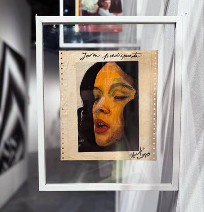 "Joven predispuesta", fotografía intervenida por Osvaldo Lamborghini, seleccionada por el Museo Reina Sofía en Del Infinito