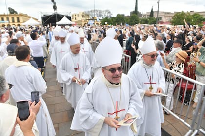 Jóvenes, religiosos, fieles de distintos lugares del país participaron en Luján de la beatificación del cardenal Pironio