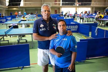 Juampi junto a Héctor, su papá, quien le inculcó el amor por el deporte