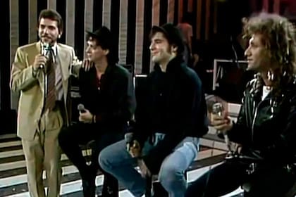 Juan Alberto Badía junto a Soda Stereo en el Estudio ´88 de Badía y compañía