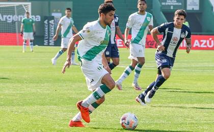 Juan Alvarez, delantero de Banfield, en un primer tiempo que fue muy favorable a Talleres