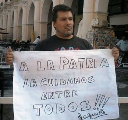 Juan Ameri, en una manifestación en Salta de su agrupación El Aguante