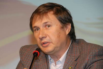 “Los productores estamos preocupados por incorporar la última tecnología agrícola con una sembradora de 400.000 dólares, pero tenemos que trasladarla por caminos que están igual o peor que hace 50 años”, compara Balbín