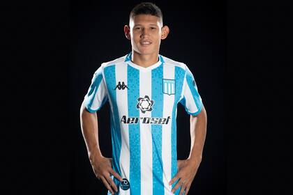 Juan Cáceres, un defensor más para que Pizzi utilice la línea de 5 con Racing ante River, en el Monumental